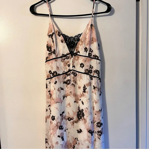 Dynamite Maxi  Dress - Picture 4 of 6